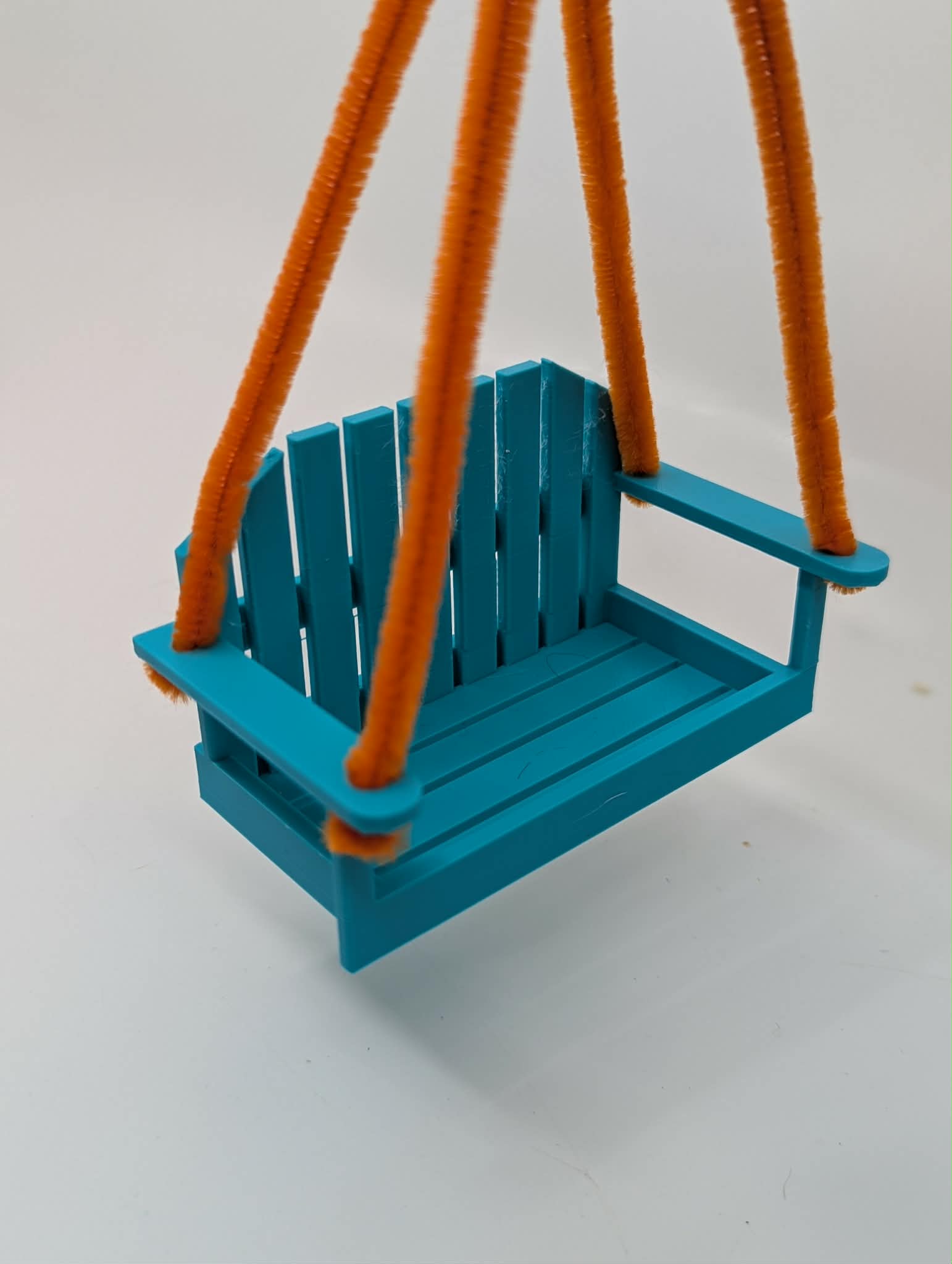Miniatura 2 do modelo 3D Hanging Swing Planter, Feeder, Reptile Ledge