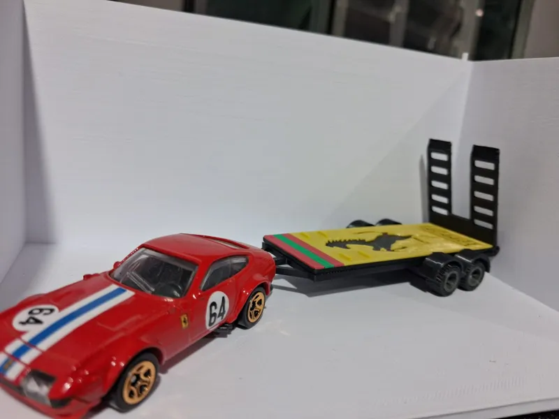 1-64 REBOQUE PRANCHA FERRARI COM AMS.