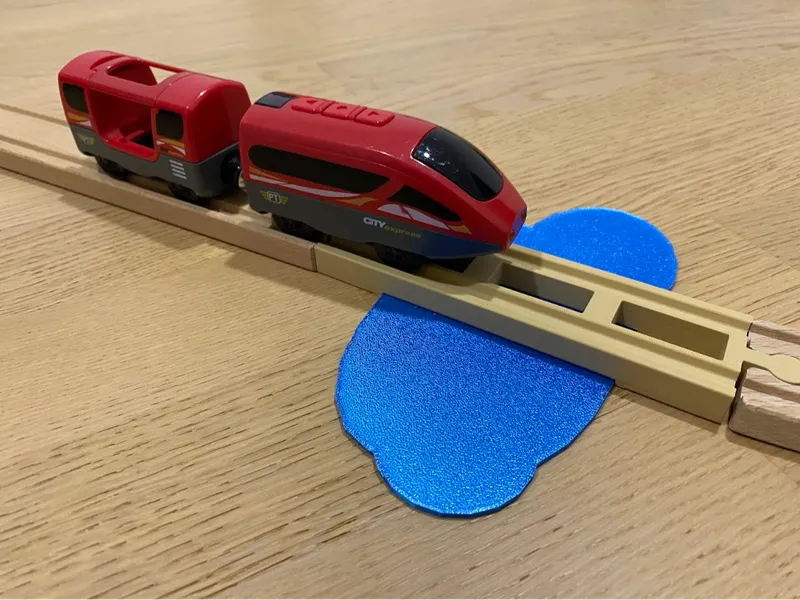 Brio compatible train track over lake