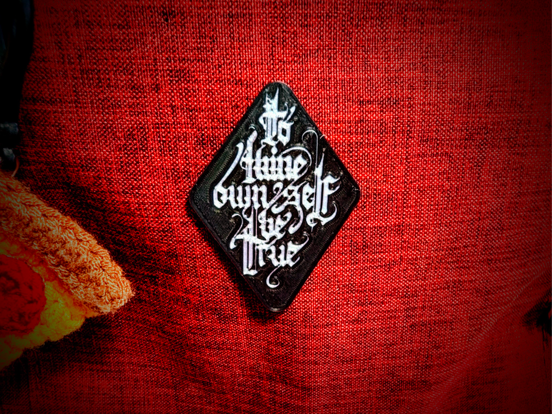 Hamlet pin "To thine ownself be true"