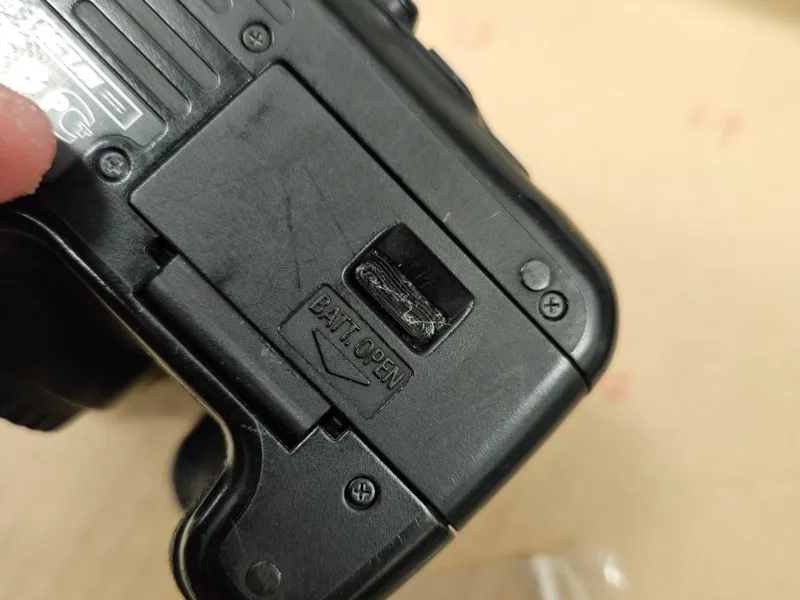 Camera battery cover Latch (Canon)