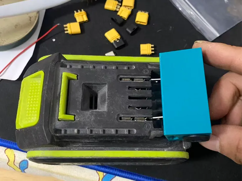 万能工具锂电池取电器12v16.8v20v全部通用