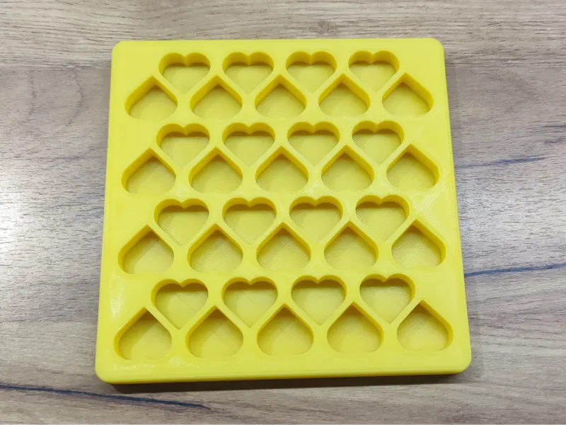 Form for gummy heart