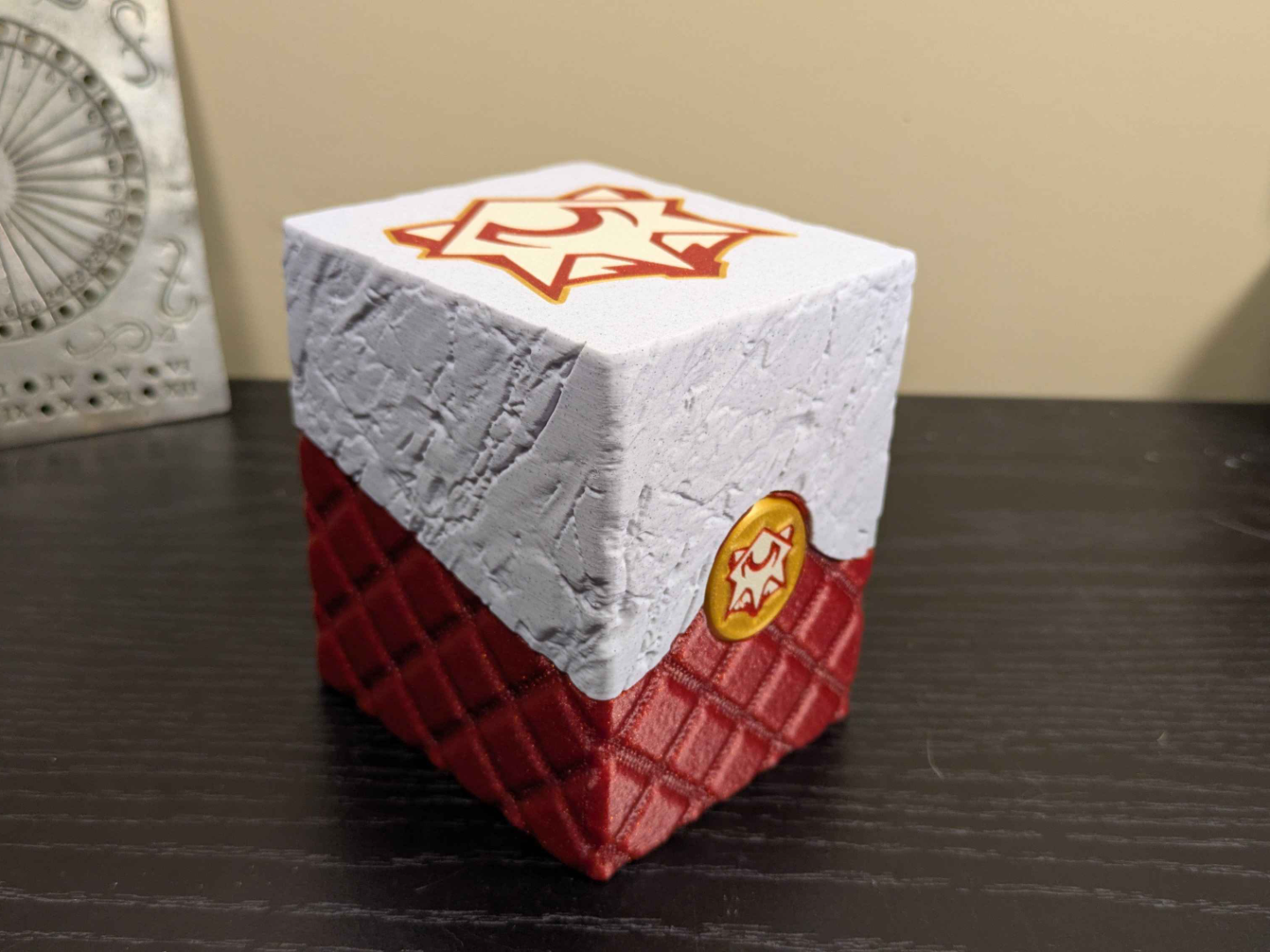 Lorehold Deck Box - Medallion Series 