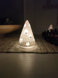 Petit arbre lumineux à motifs étoilés — photo 3