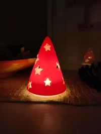 Petit arbre lumineux à motifs étoilés — photo 5