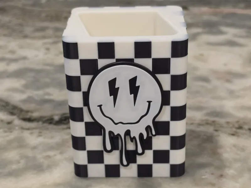 retro checkered smiley bath and body soap holder
