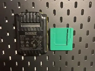 Skadis DeWalt batteryholder