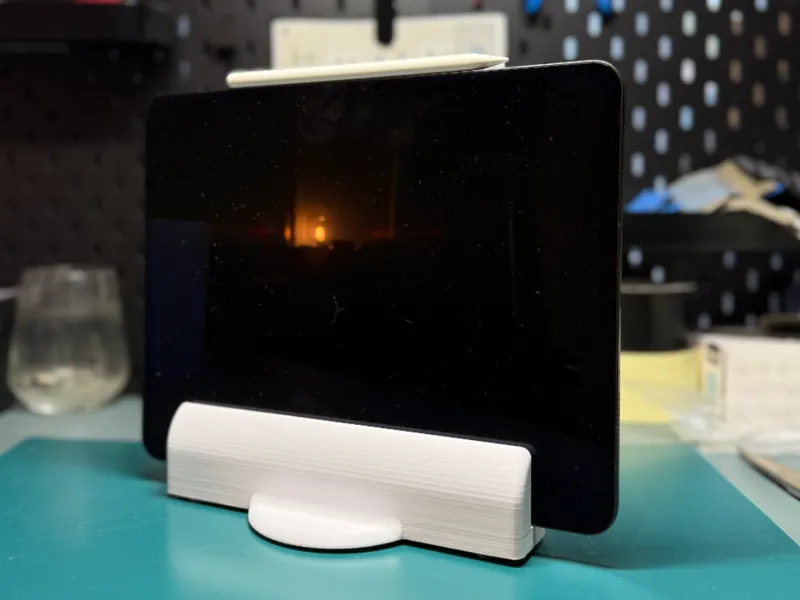 iPad Pro M4 Dock Stand