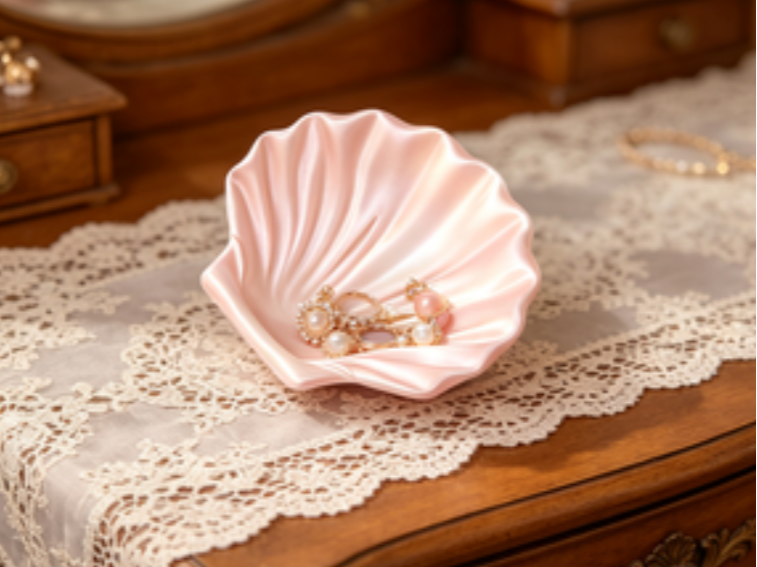 Silk-textured shell storage tray