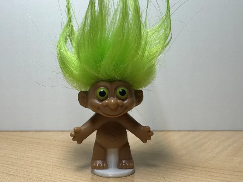 Collectable Troll stand, Display post