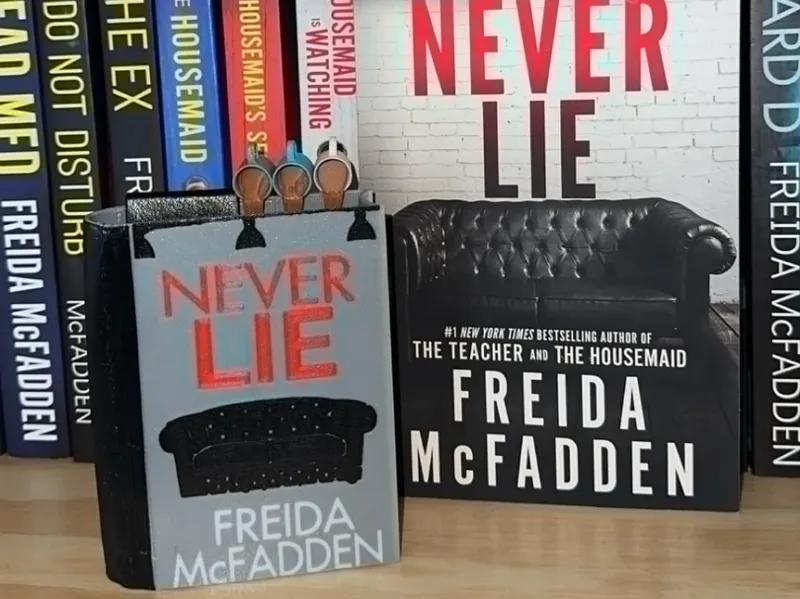Bookmark Holder Freida McFadden