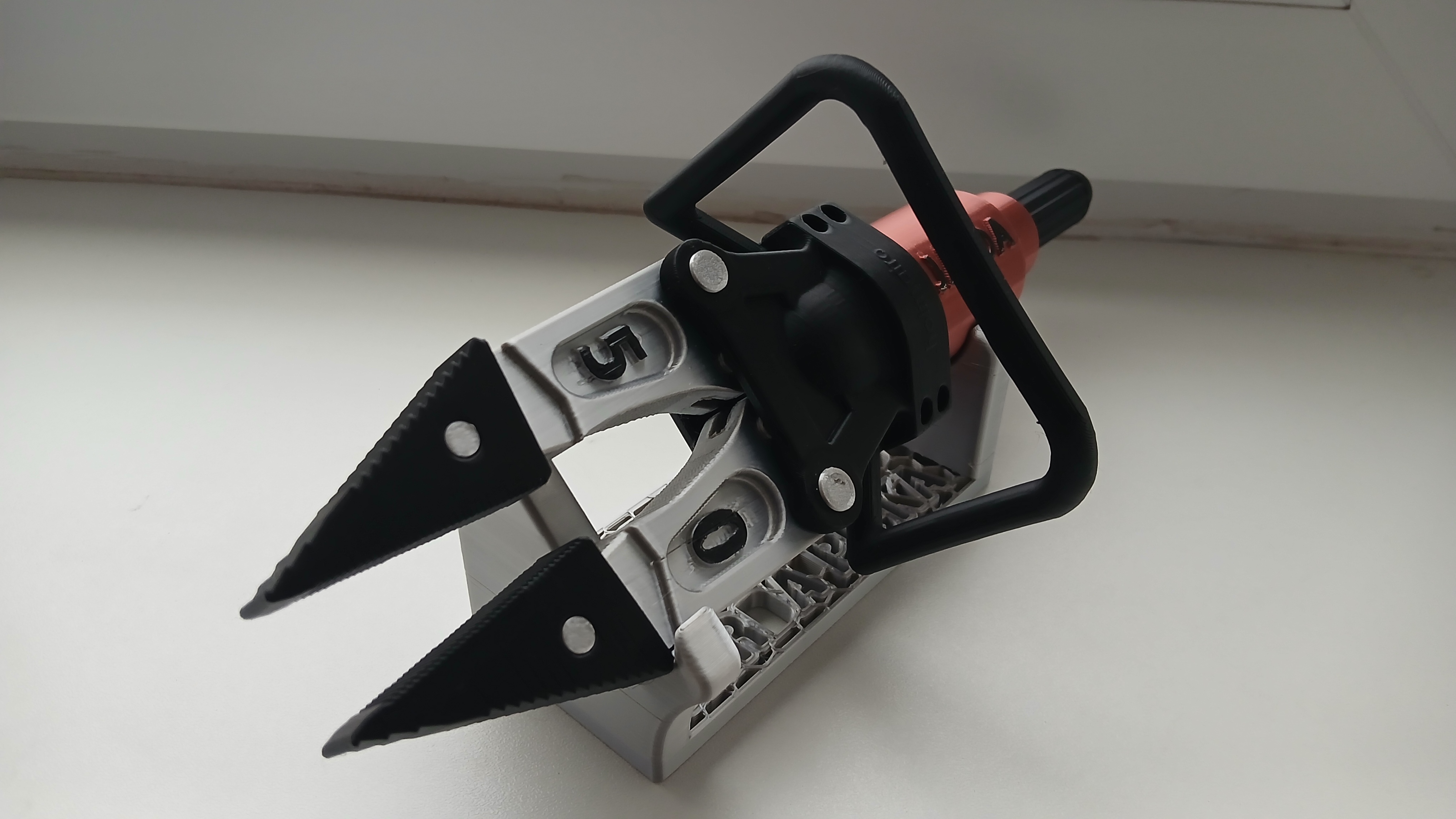 Miniatura 3 do modelo 3D firefighter rescue tool