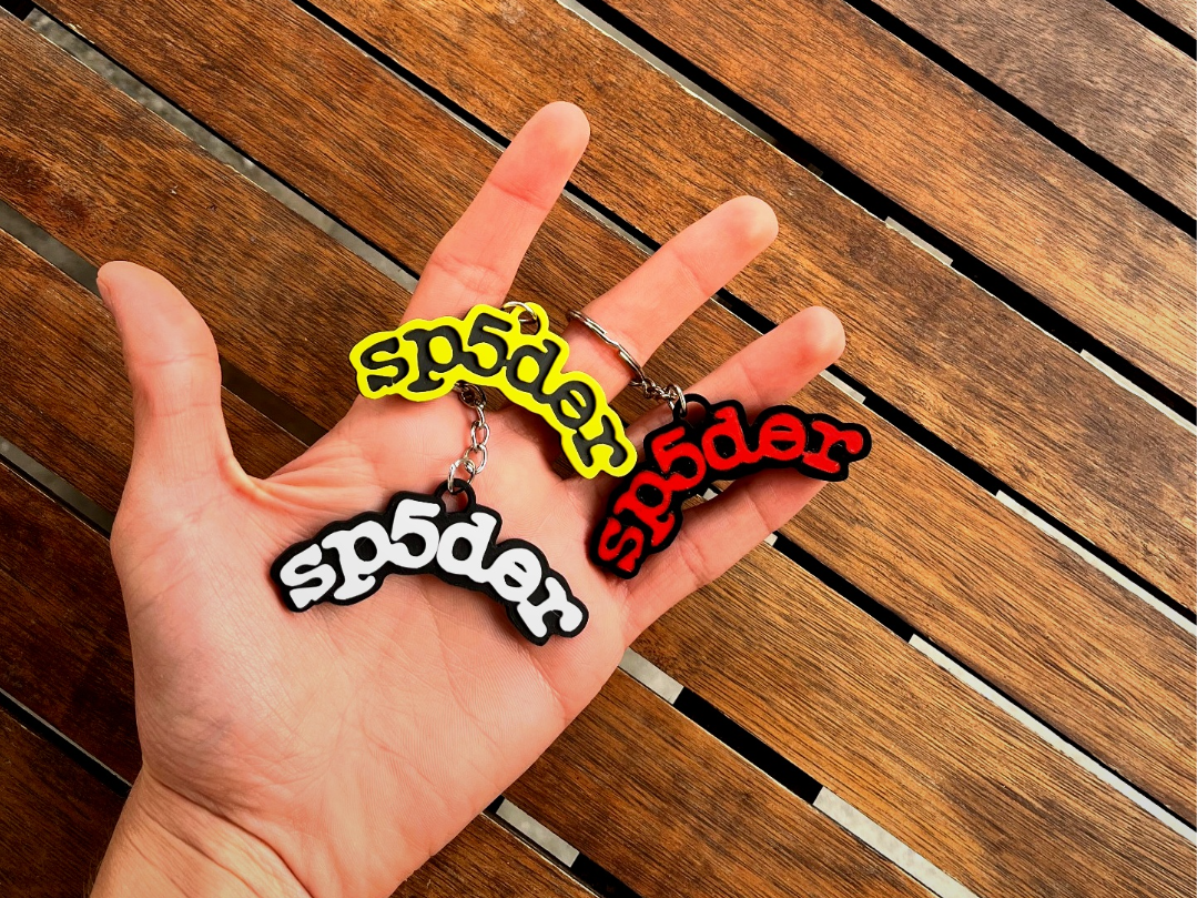 Sp5der Logo Keychain – Streetwear Brand Keyring