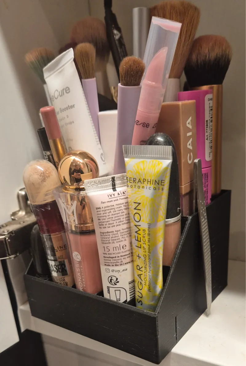 Make up organizer