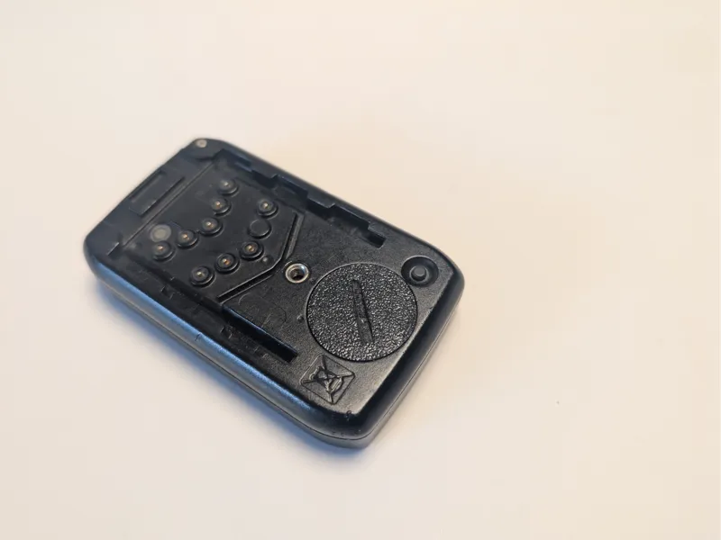 Round battery lid for button cell