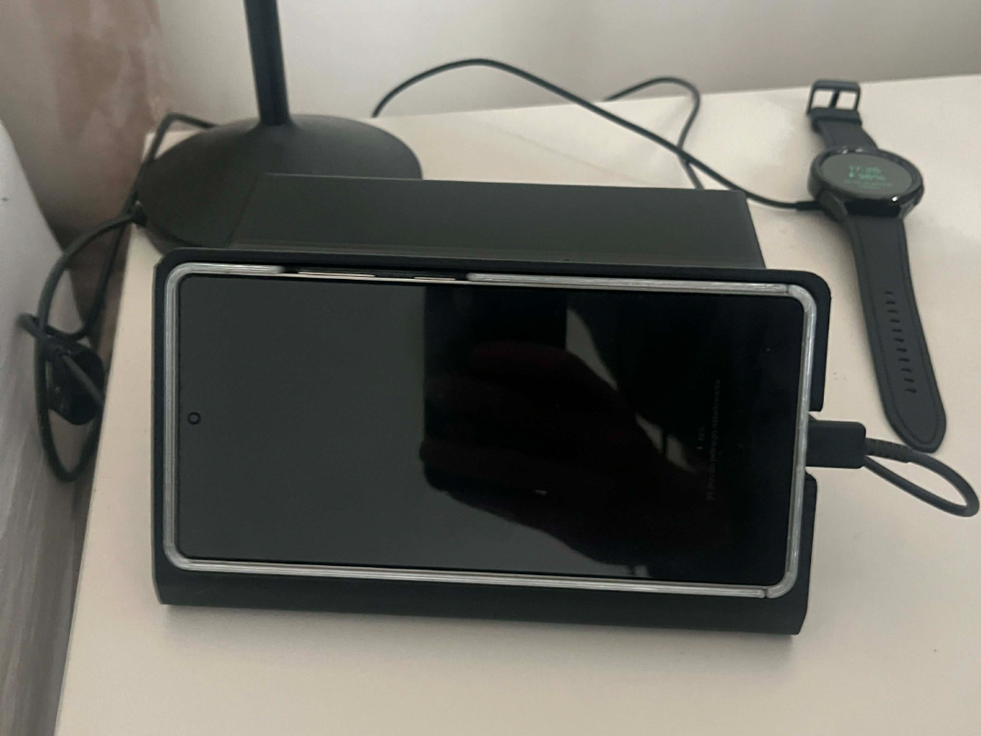 Samsung Galaxy S25 Ultra stand