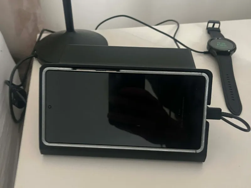 Samsung Galaxy S25 Ultra stand