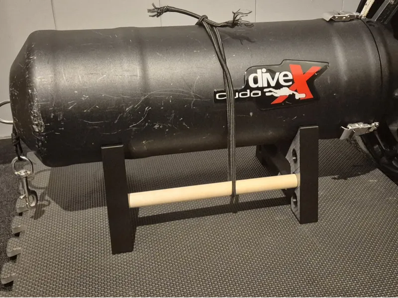 Dive Xtras Cuda DPV stand
