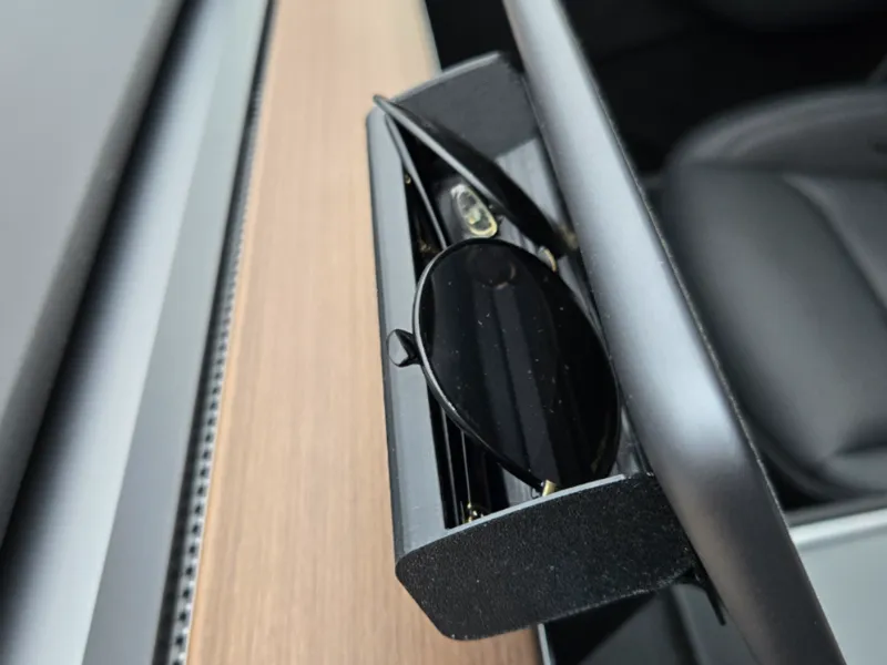 Tesla Sunglasses Holder for center screen
