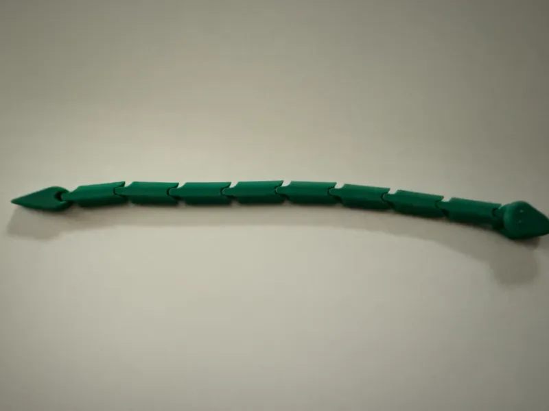 Simple flexi snake (print in place)