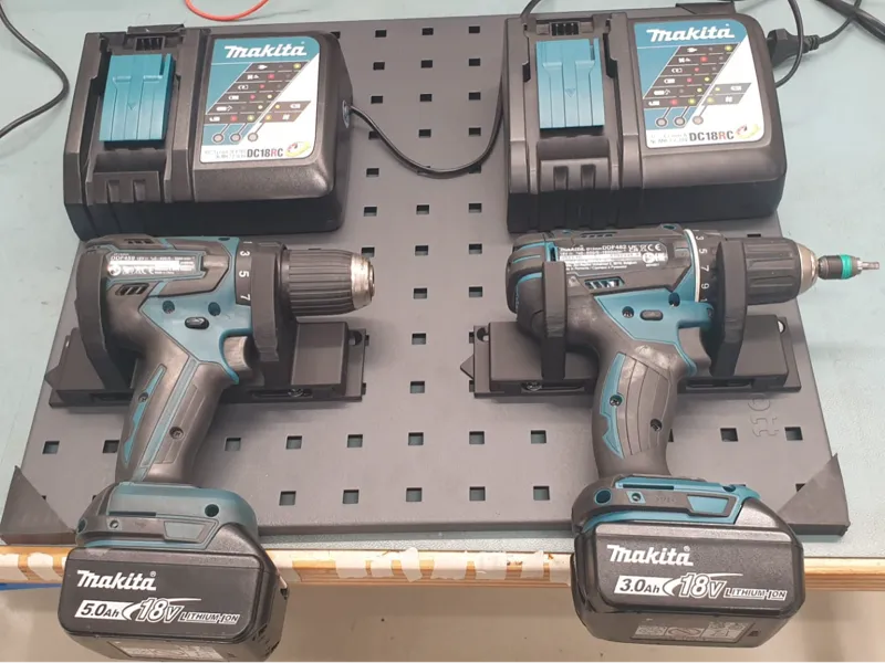 Akkuschrauber Halterung Makita DDF482 Lochblech