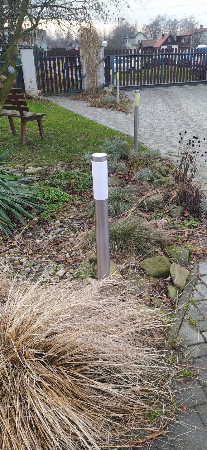 Replacement of the shade of the garden light