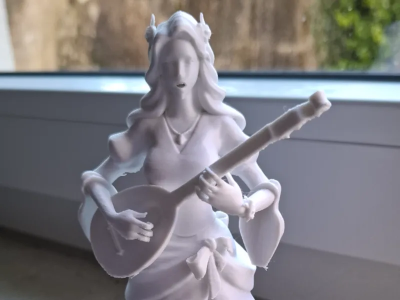 Singer_Lute