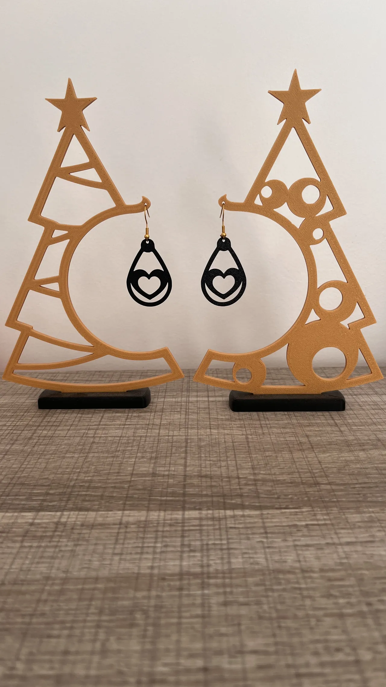 Earrings - Heart 02 view 2
