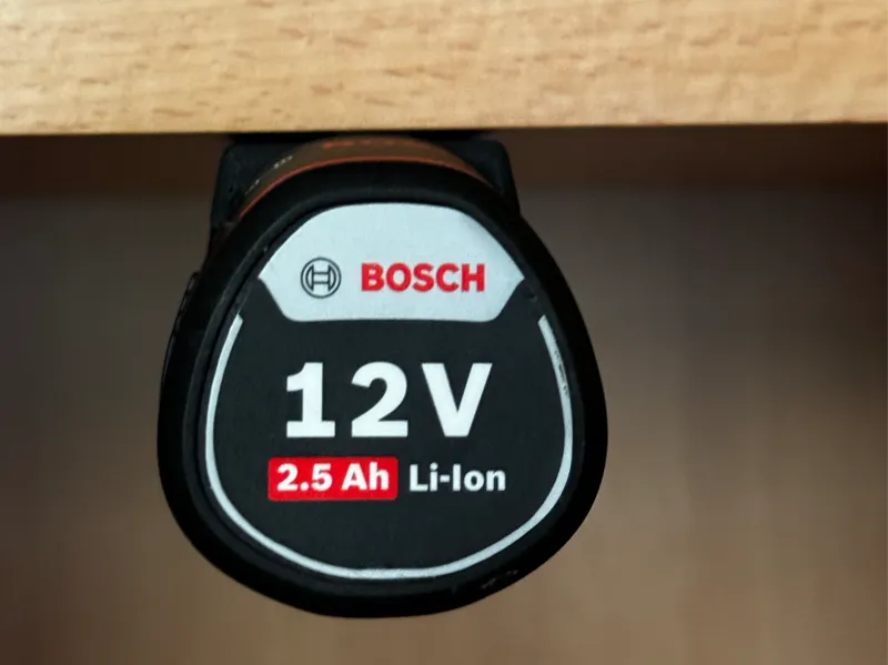 Bosch 12/10.8 V battery holder bottom mount