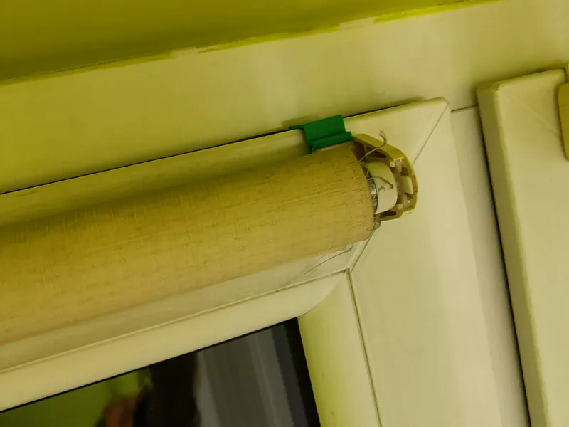 Universal Window Clip for Roller Blinds