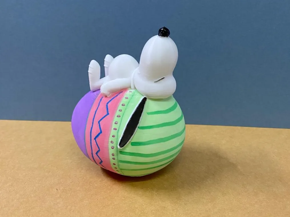 Snoopy sur un œuf de Pâques