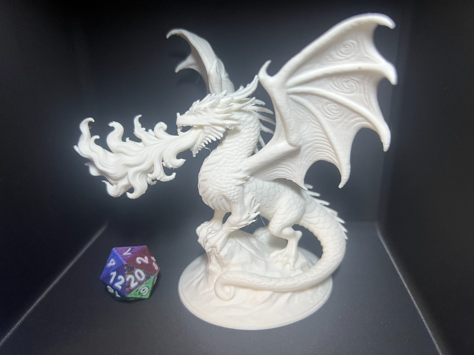 D&D-Feuer-Element-Drache mit und ohne Feuer