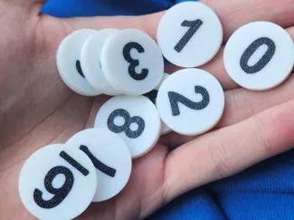 Number pawns/coin from 0 to 9