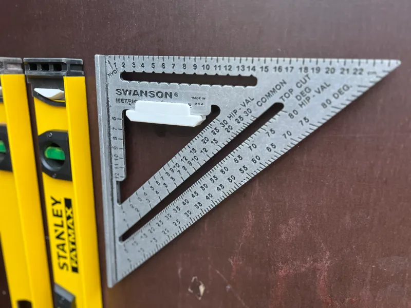 Swanson Square Mount