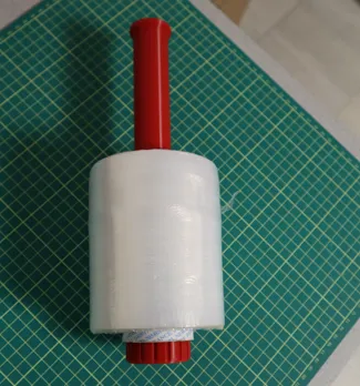 Plastic wrap handle