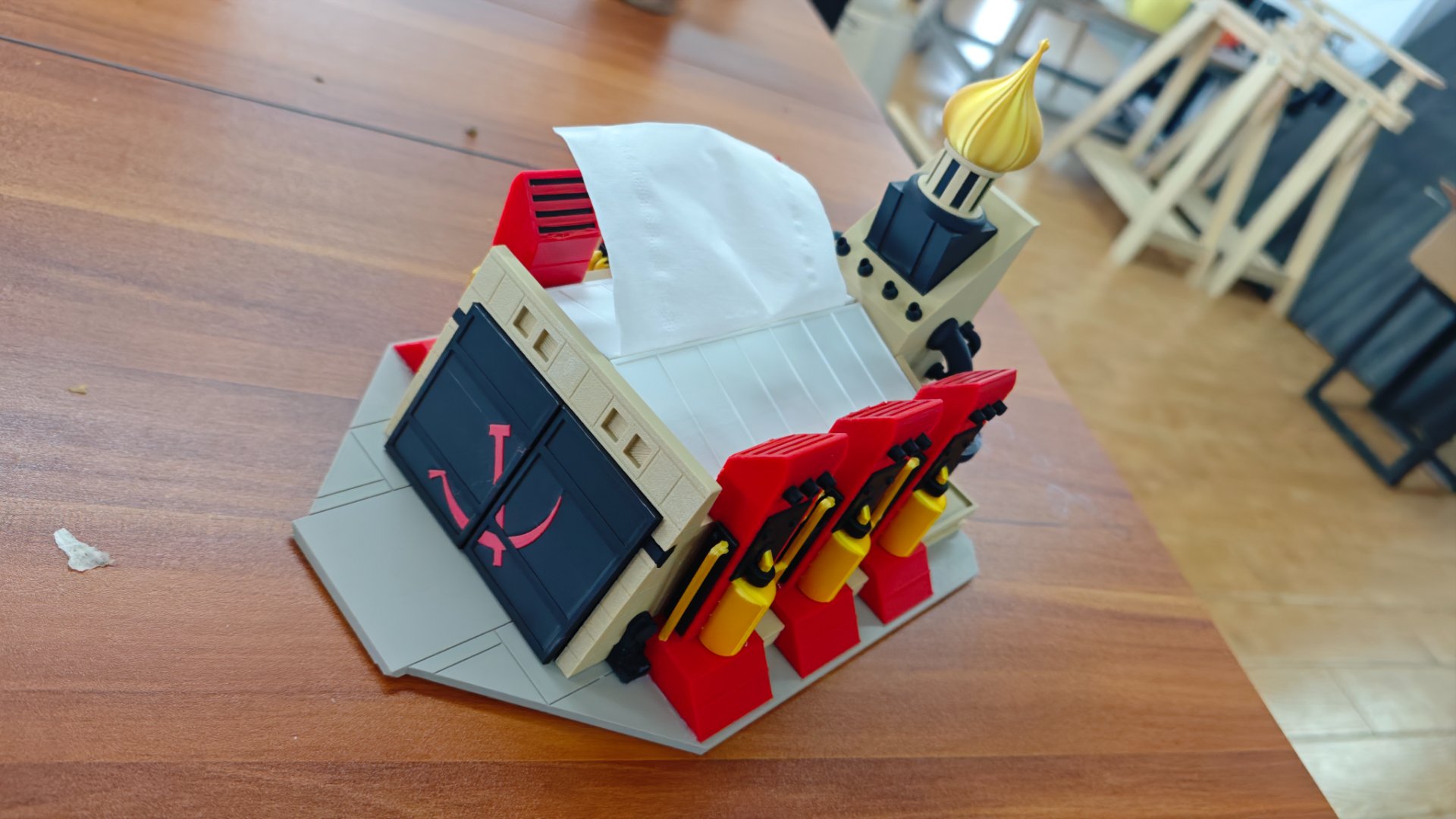 Miniatura 2 do modelo 3D 纸巾盒：红色警戒-苏军战车工厂