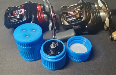 Daiwa 28 mm spool case.