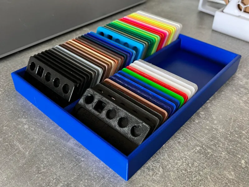 Filament sample color holder
