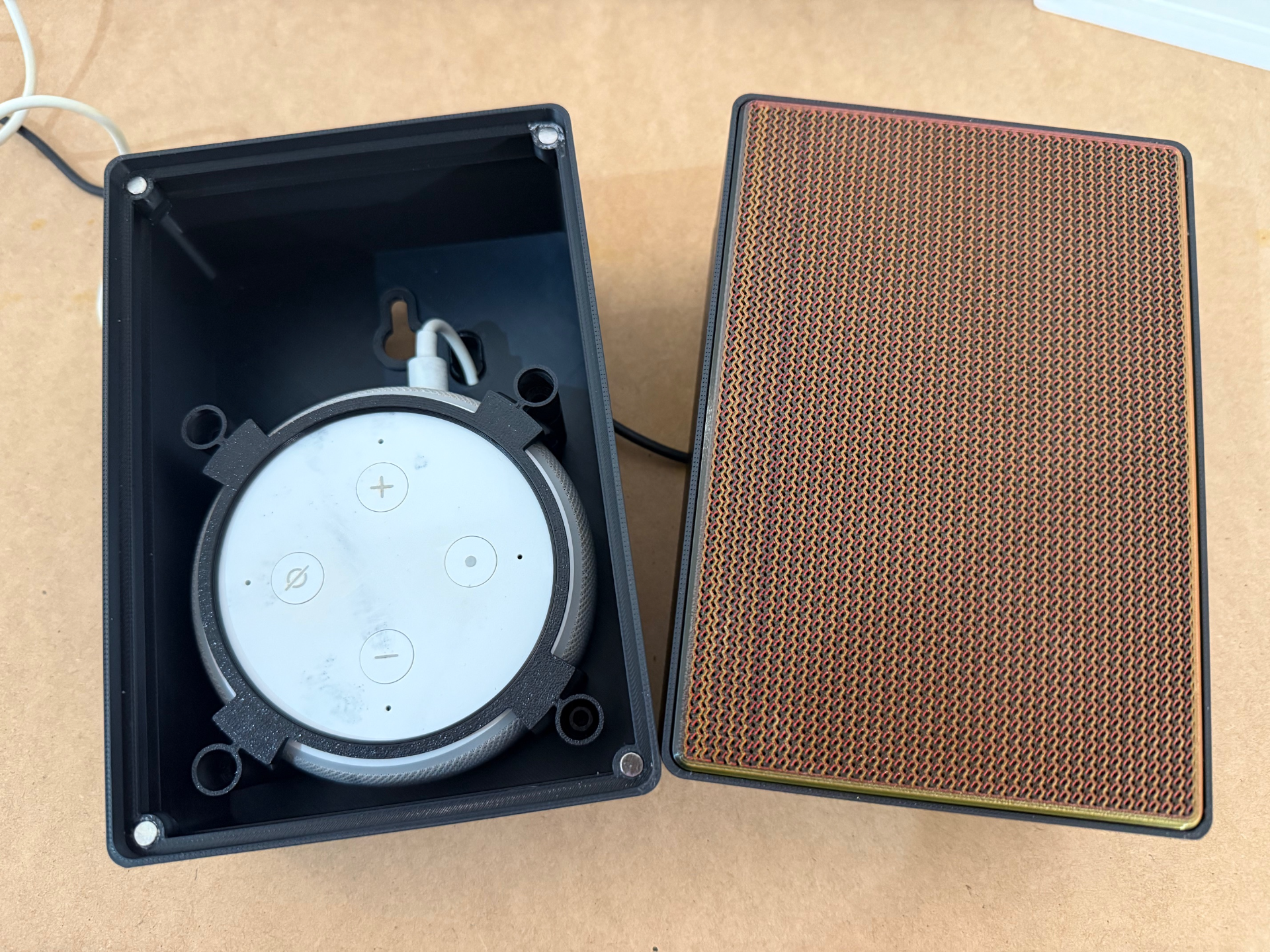 Miniatura 1 do modelo 3D Echo Dot Speaker Box