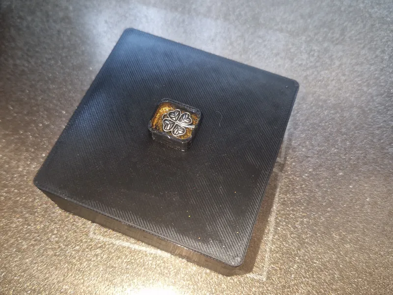 Box mit Deckel, stapelbar