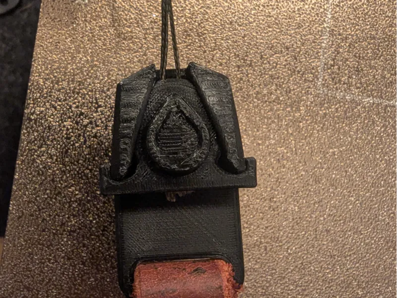 Safety Quick-Link for Camera Accessories