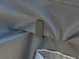 Clips for holding down the cover for Weber-grills
