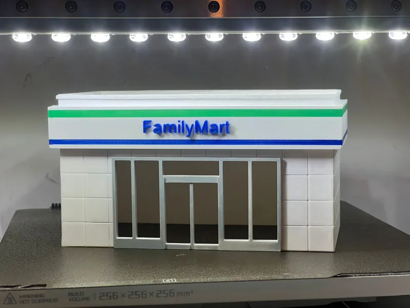 1:64 FamilyMart Convenience Store Diorama