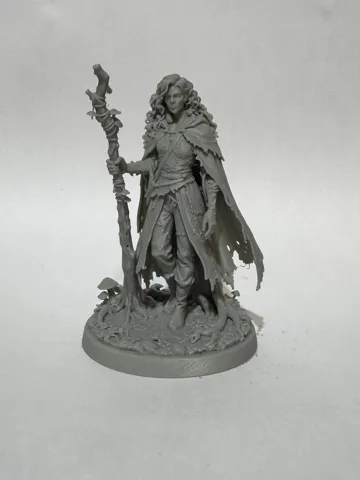 Modelo para impresión 3D: Female Elf Druid — vista de referencia 3