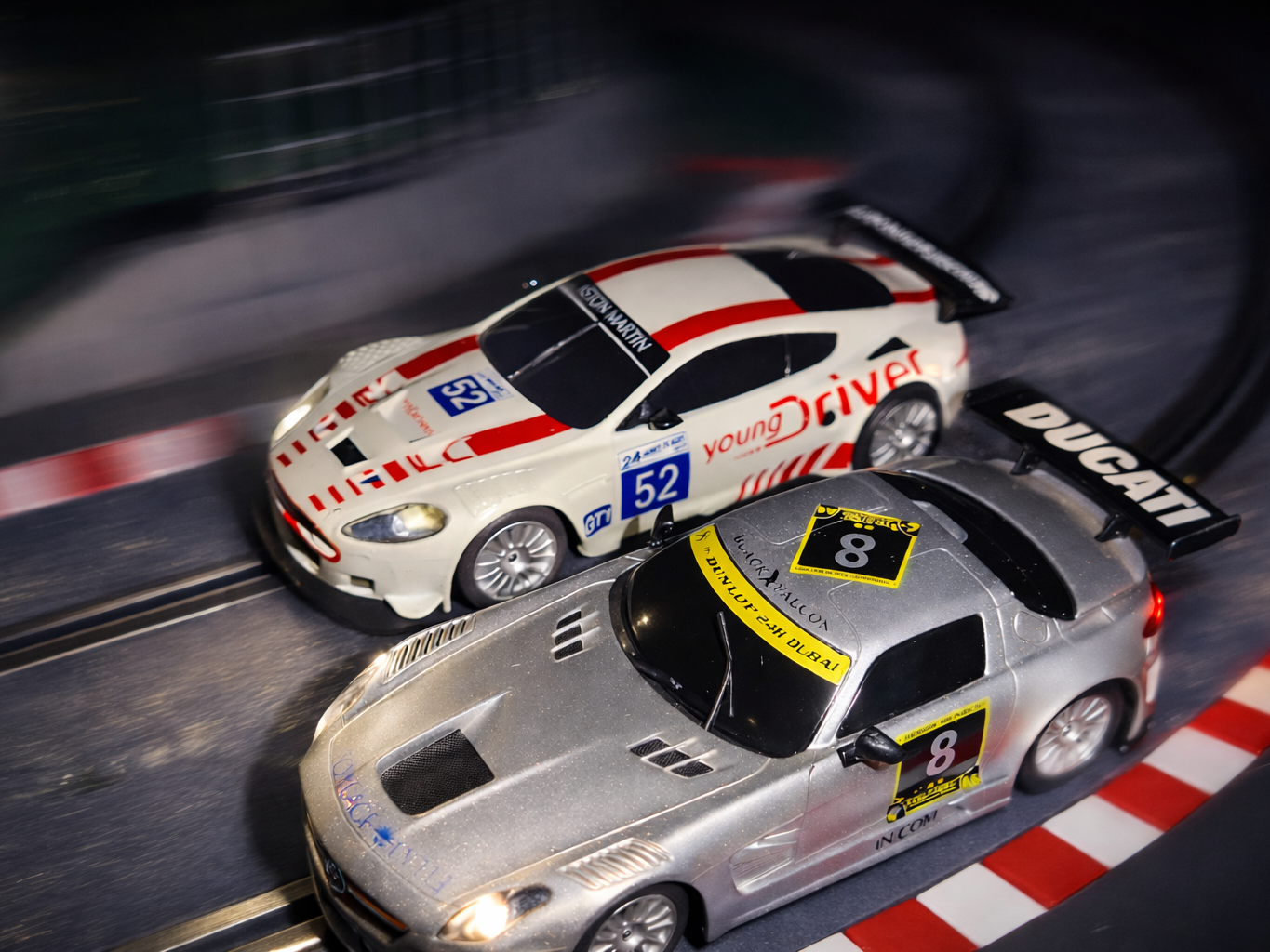 PROTECTOR PISTAS SCALEXTRIC ESTÁNDAR E ILUMINACIÓN