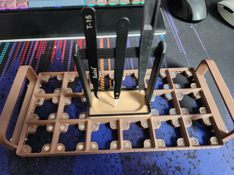 Tweezer Rack Gridfinity Bin - friction fit magnets