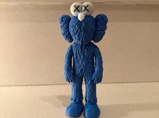 Kaws BFF figurine
