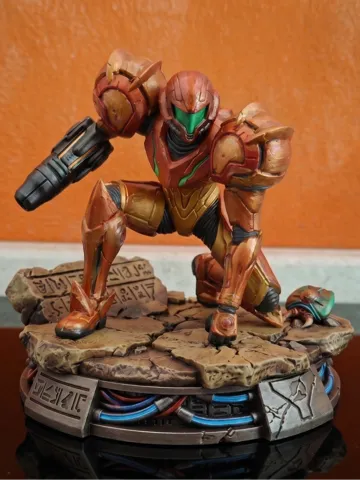 Figura decorativa: Samus Aran - Galactic Bounty Hunter Landing Statue — vista de referencia 2