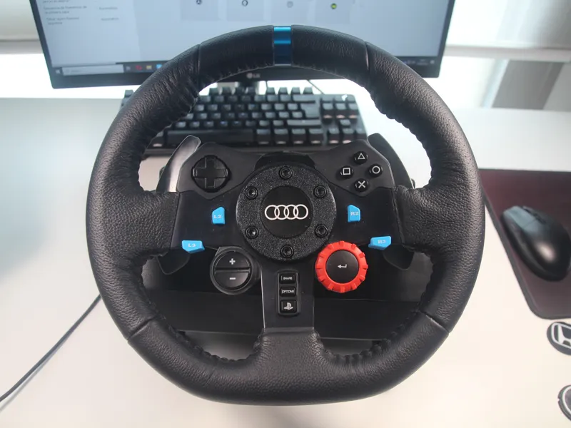 Interchangable logos for Logitech G29 wheel